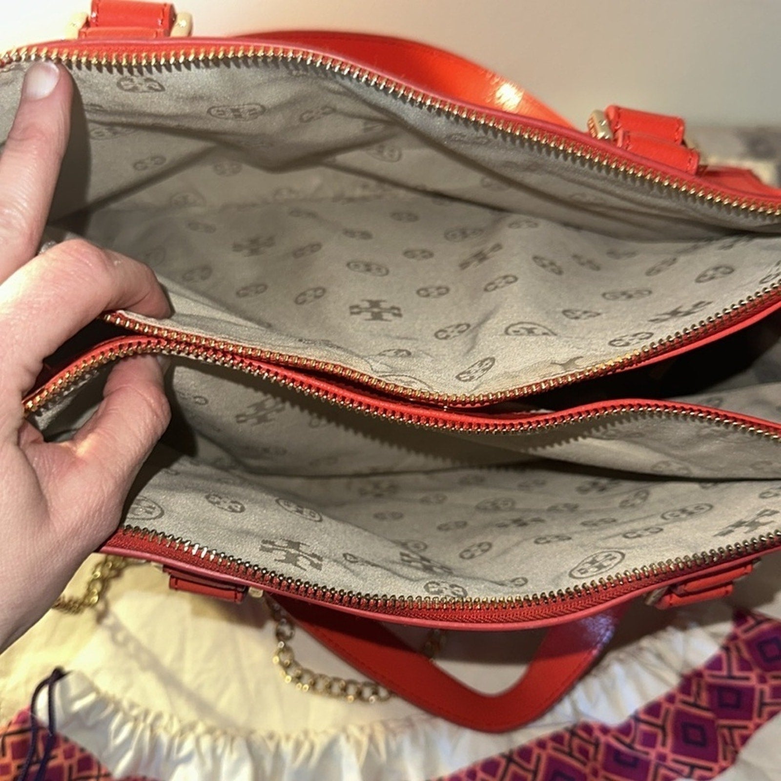 Tory Burch RED Robinson Double Zip Tote with cross body EUC