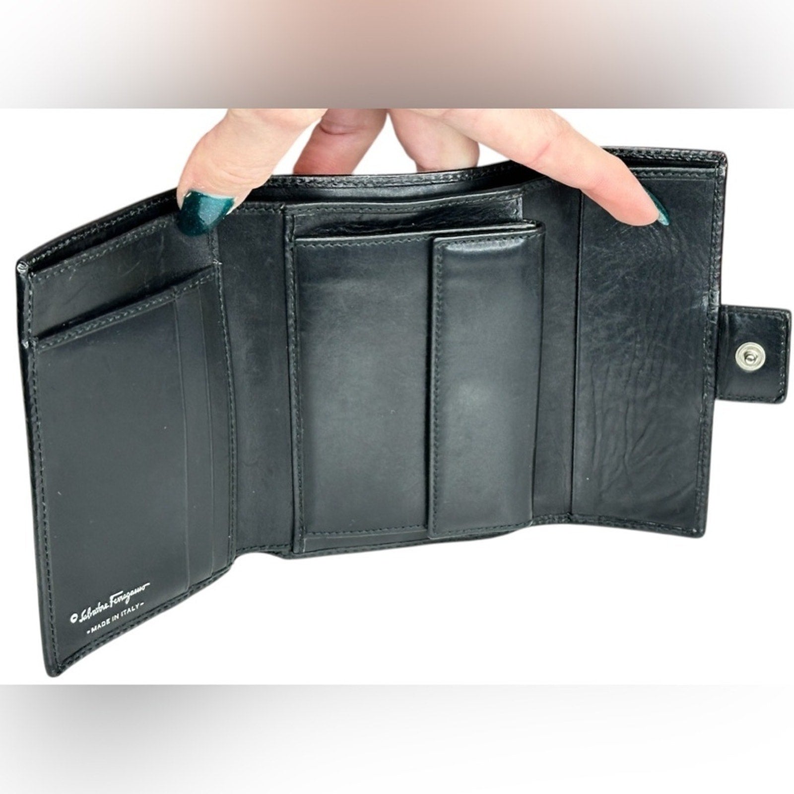 AUTH SALVATORE FERRAGAMO GANCINI LEATHER EMBOSSED LOGO COMPACT WALLET EUC
