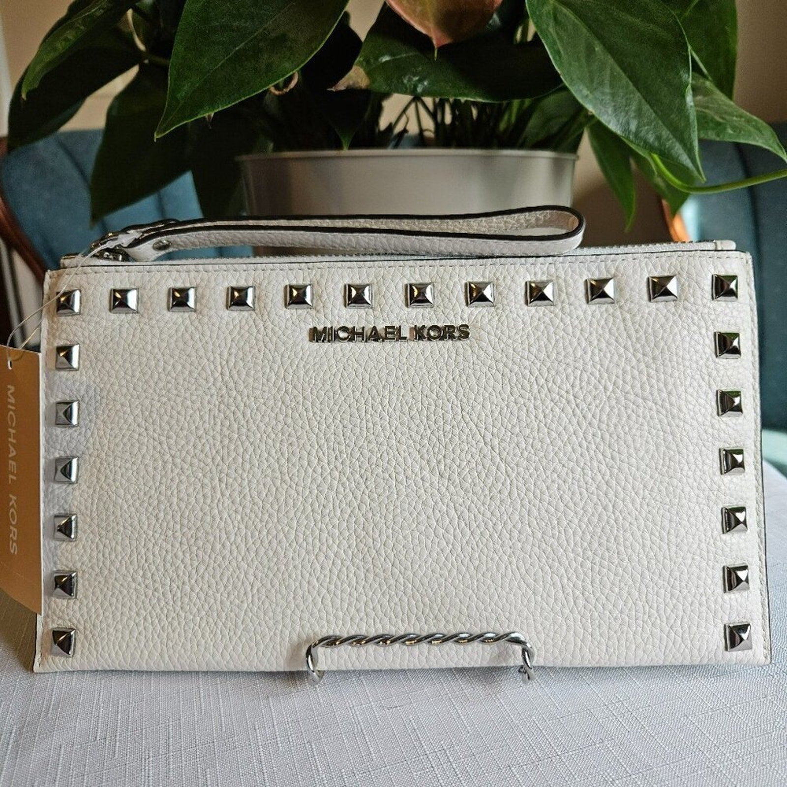 Michael Kors White Saffiano Leather XL NWT XL 6"x10" White Wristlet-Item