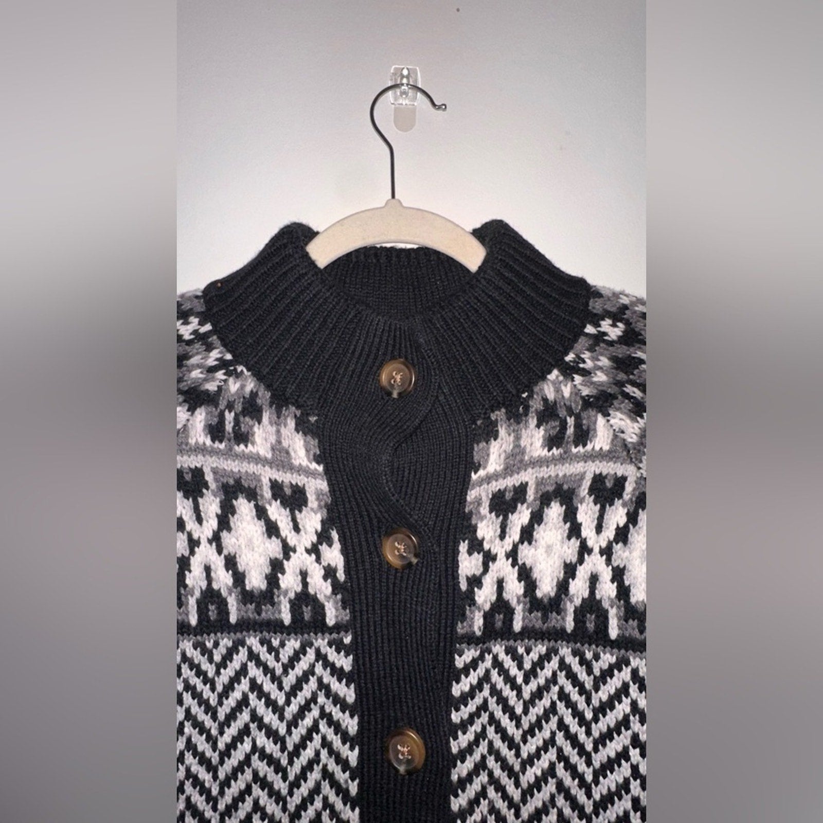 Women’s Black and White Patterned Sweater NWOT