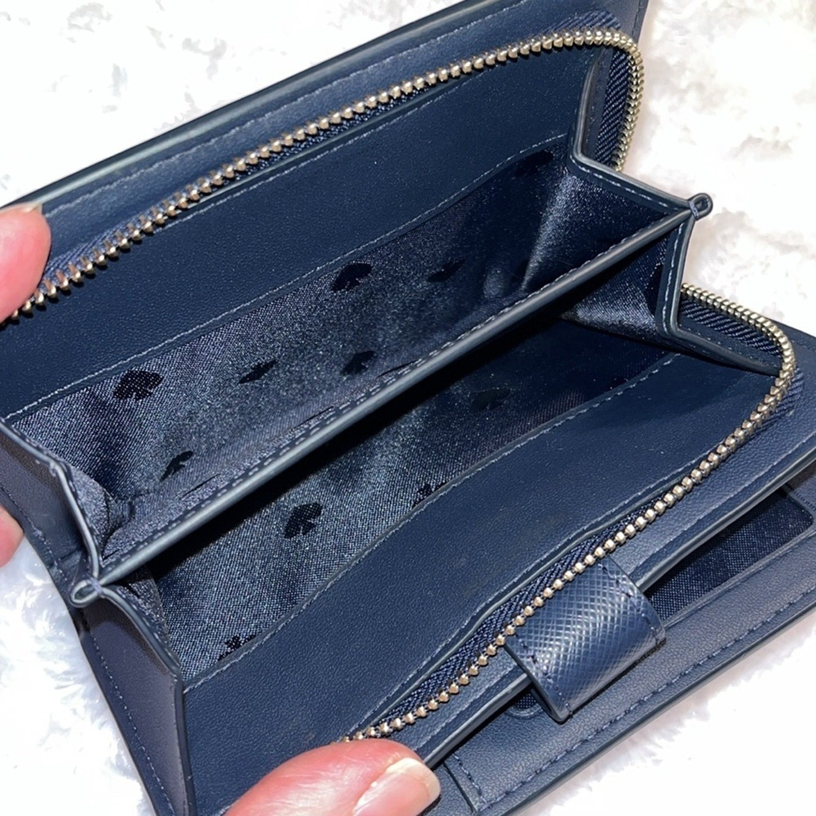 kate spade EUC Staci Medium White Apple Compartment Bifold Wallet NWOT