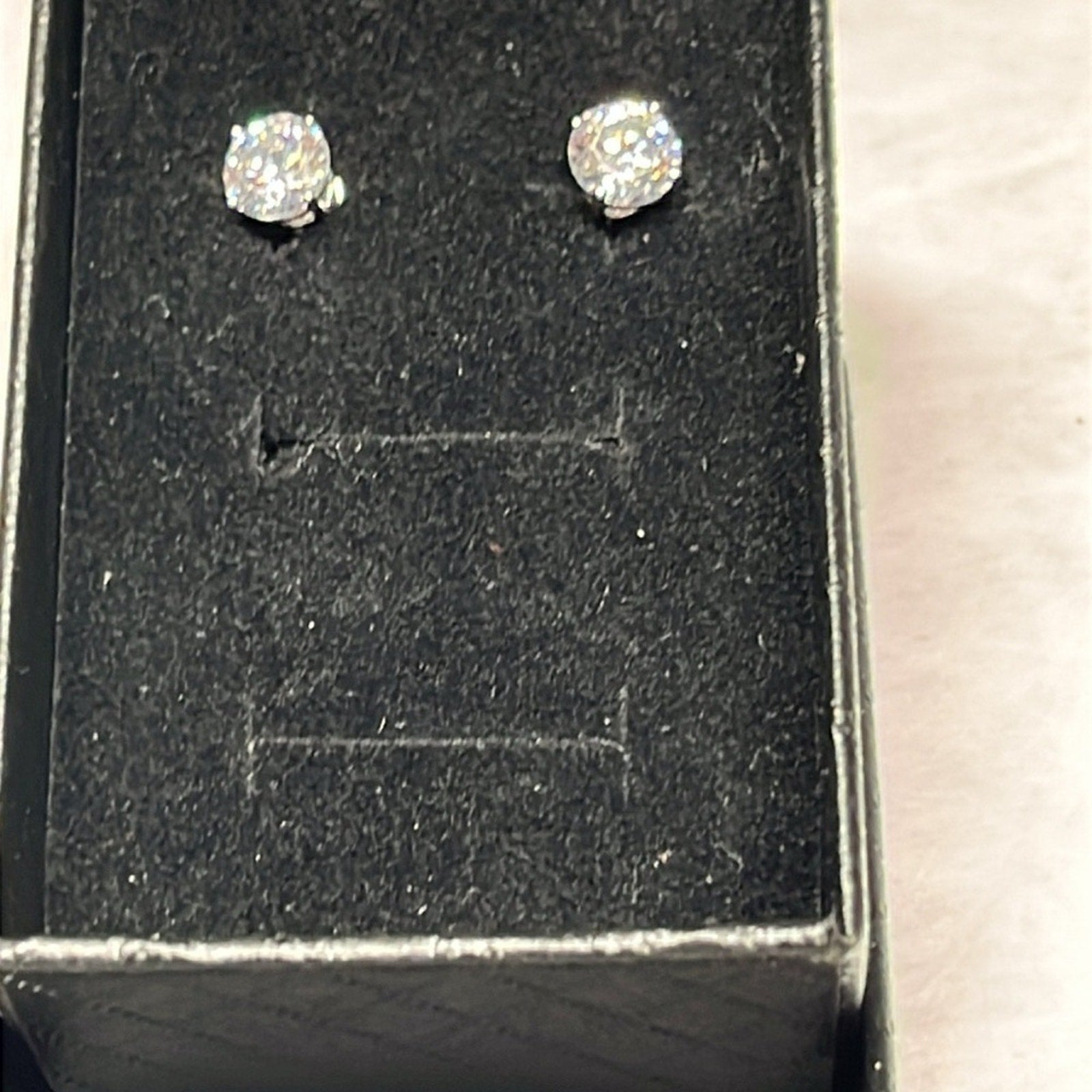 Solitaire Swarovski Crystal Stud
