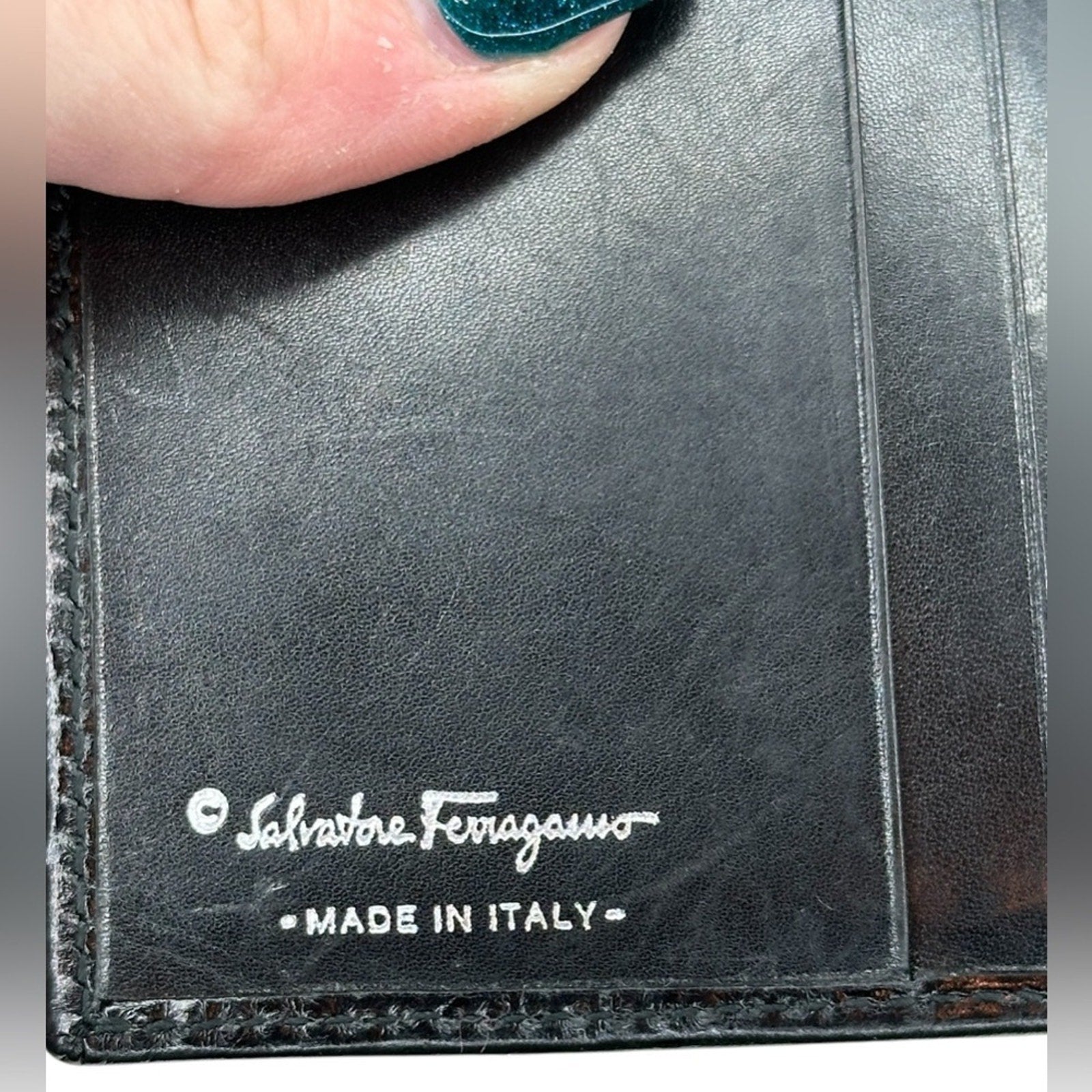 AUTH SALVATORE FERRAGAMO GANCINI LEATHER EMBOSSED LOGO COMPACT WALLET EUC