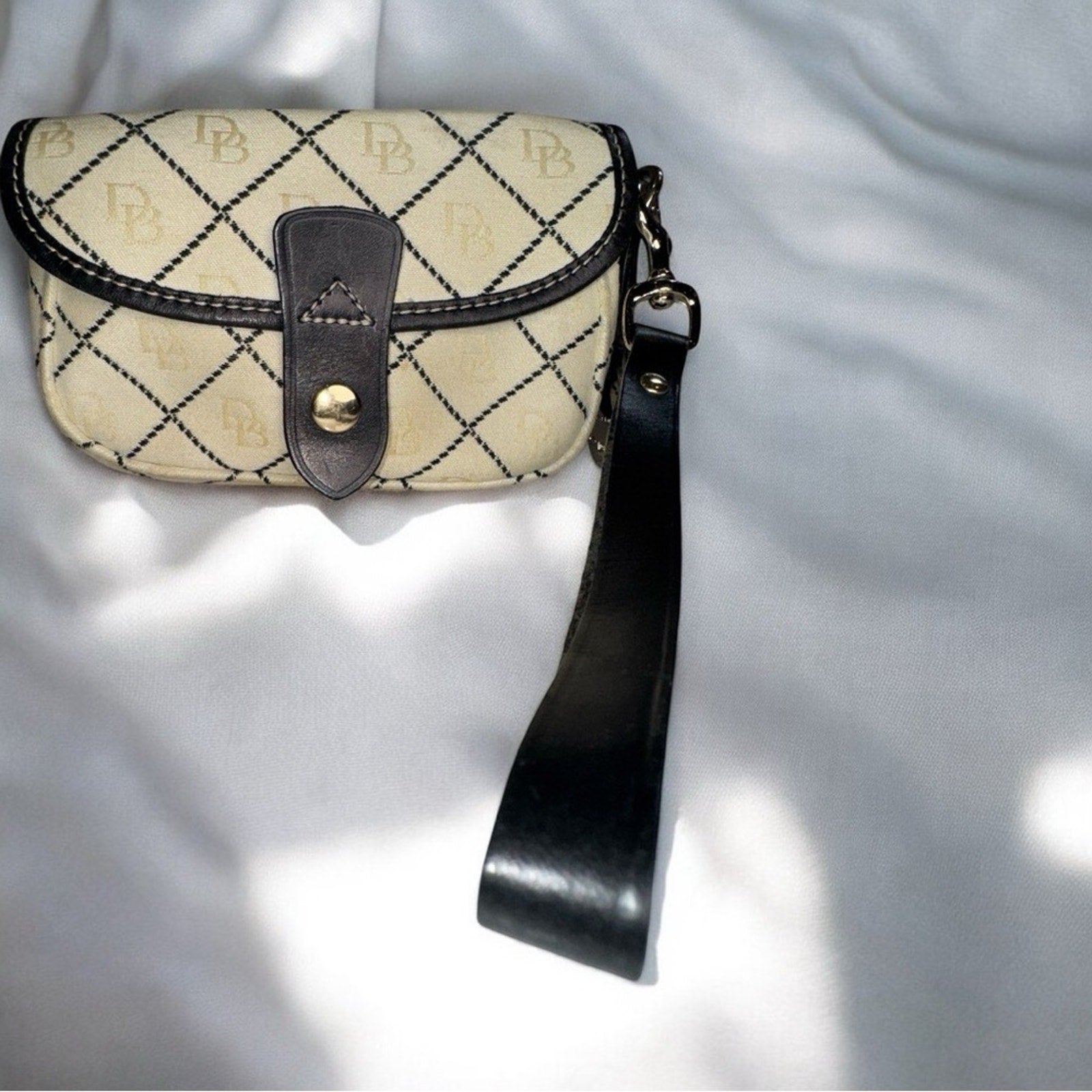 Dooney & Bourke Vintage Snap Front Wallet Wristlet with Blue Duck Charm LIKE NEW