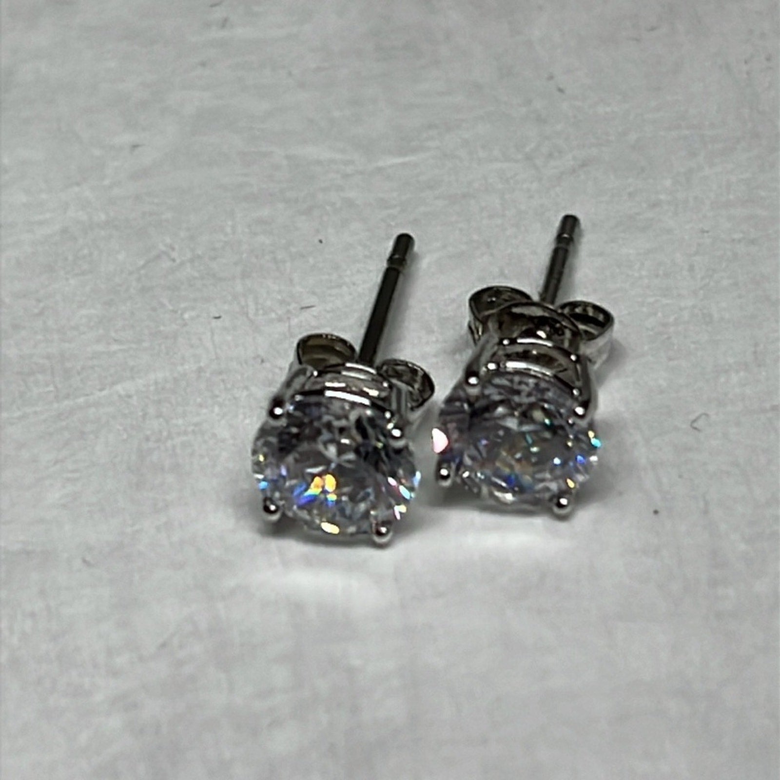 Solitaire Swarovski Crystal Stud