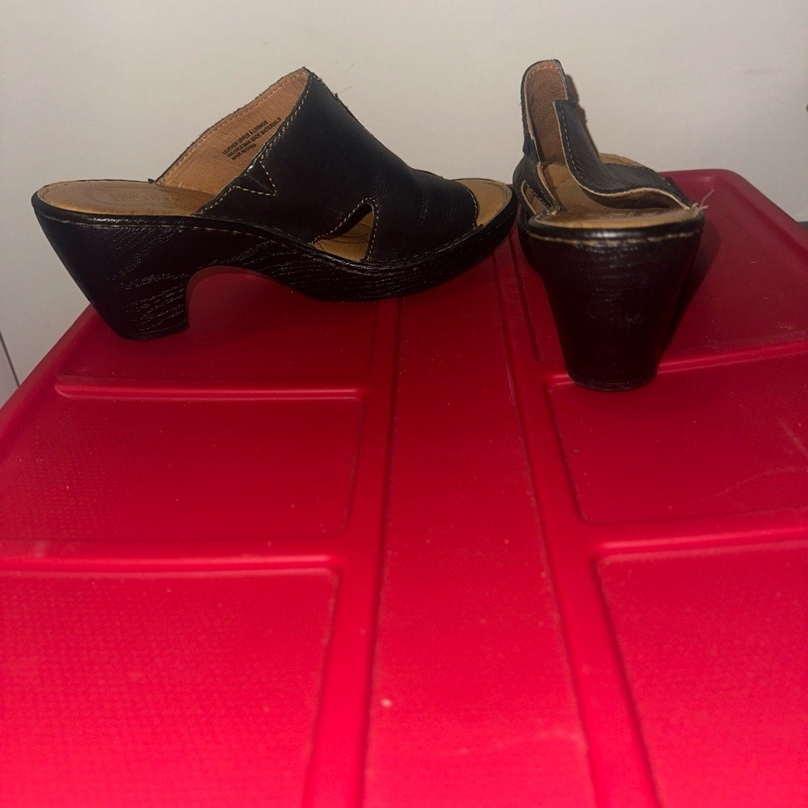 Born Womens Melyssa B04303 Leather Slip On Black Slide Heels Size 8 / 39
