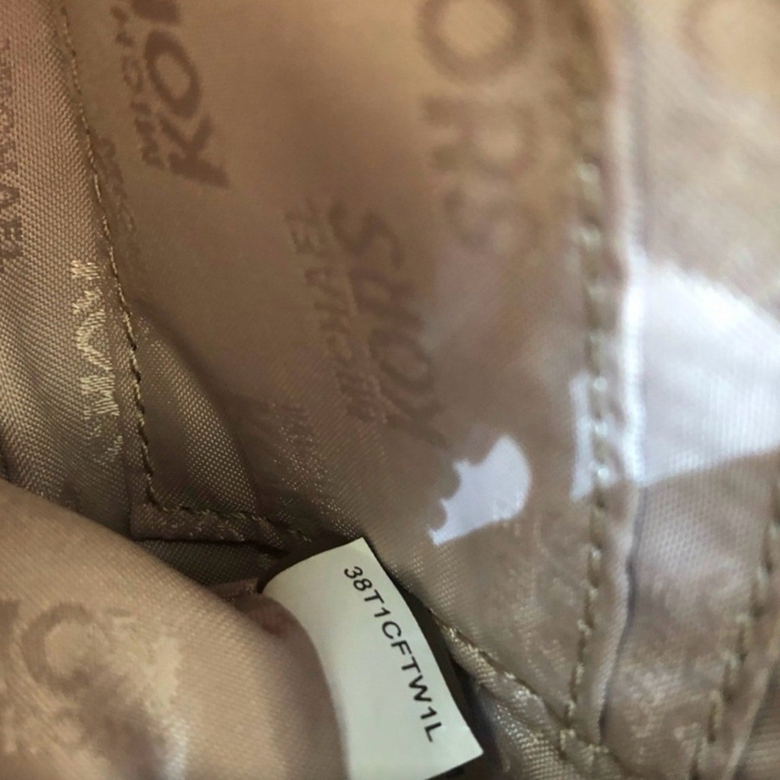 EUC Michael Kors Leather Wristlet