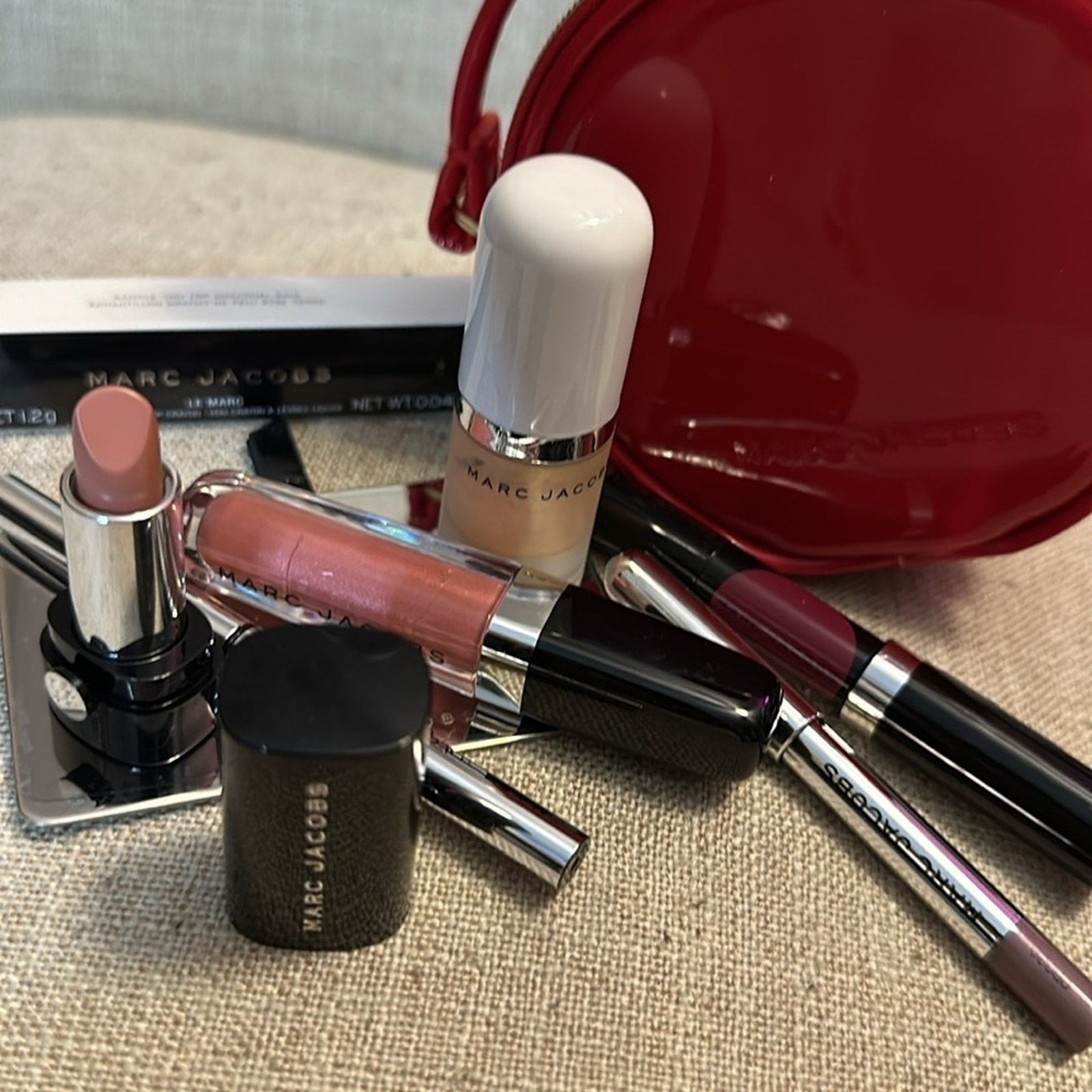 ✨👄 Marc Jacobs Red Patent Leather Red Crossbody & Make Up Bundle Set; New! 👄✨
