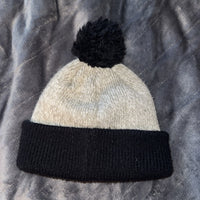 Kids Unisex New England Patriots Winter Knit Pom Cuff Pom Beanie NWOT