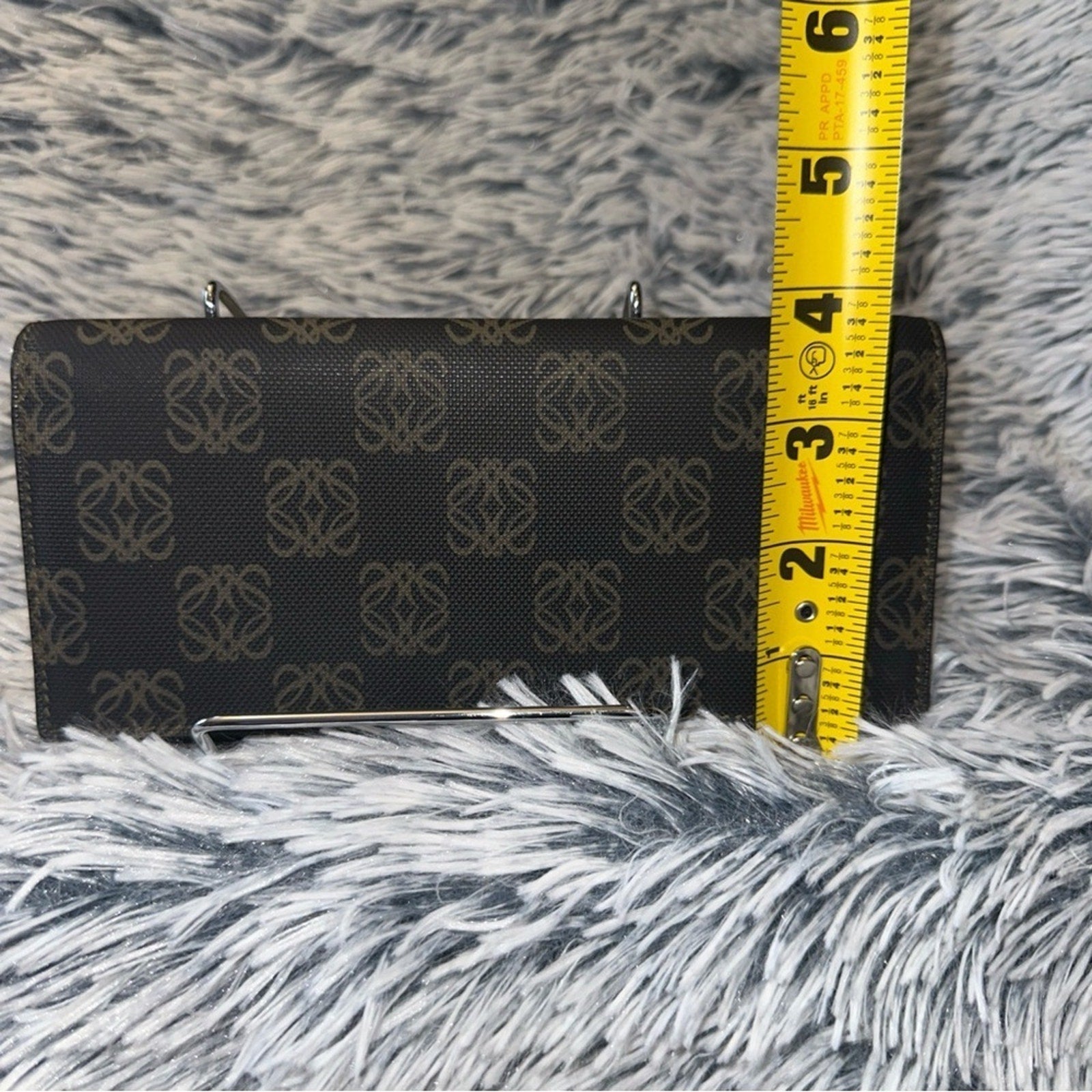 LOEWE AUTHENTIC ANAGRAM CANVAS AND CALFSKIN LEATHER LONG BIFOLD WALLET. EUC.