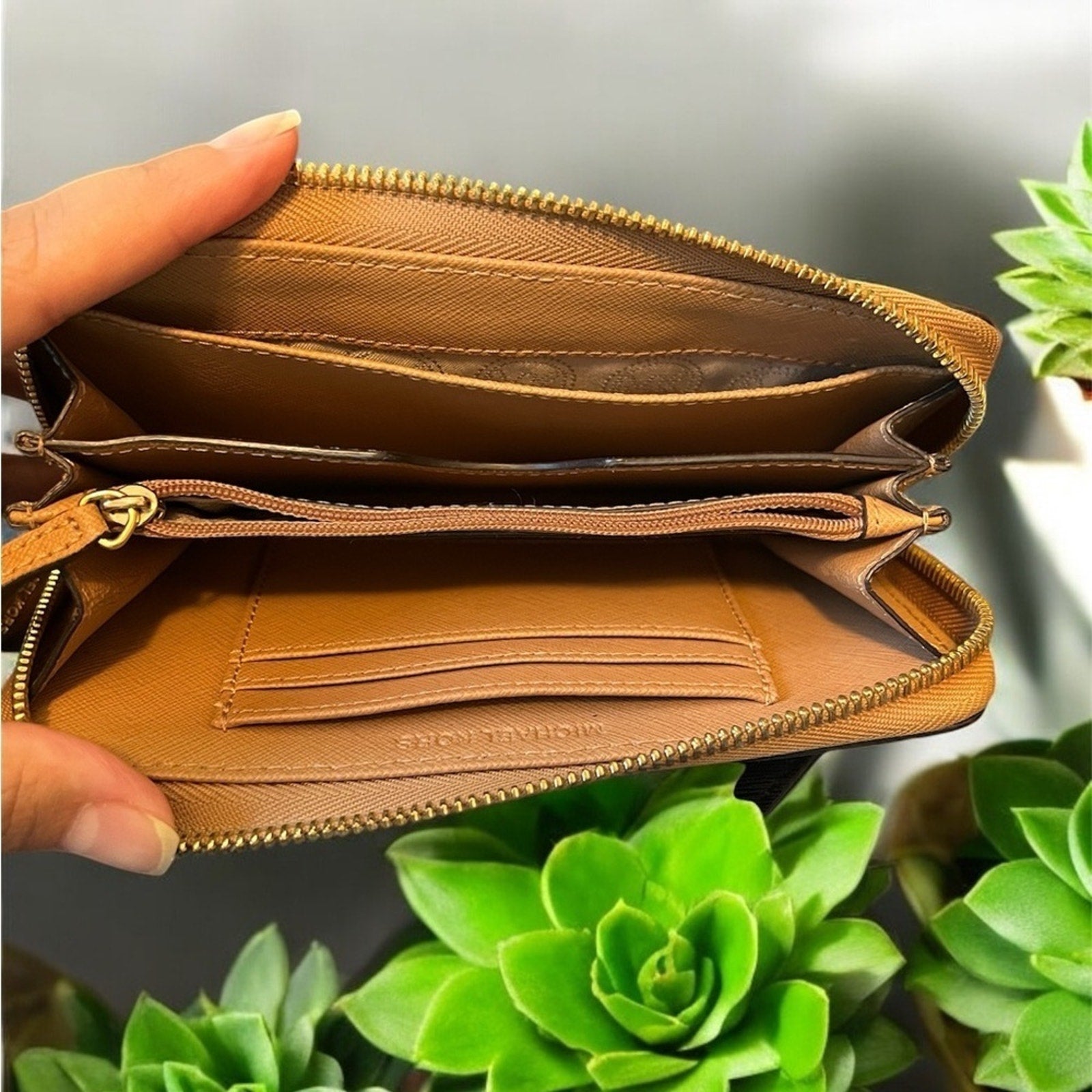 MICHAEL KORS WALLET WRISTLET EUC