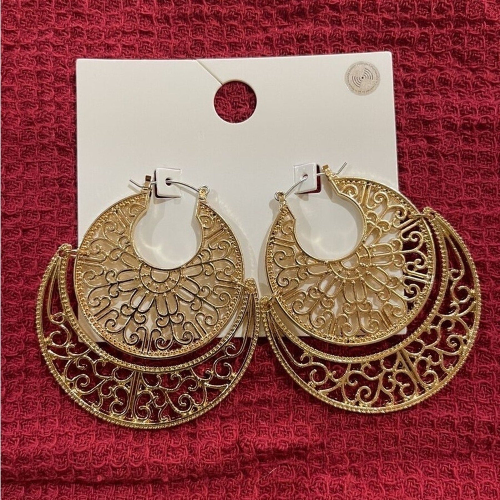 Elegant Gold Filigree Hoop Earrings