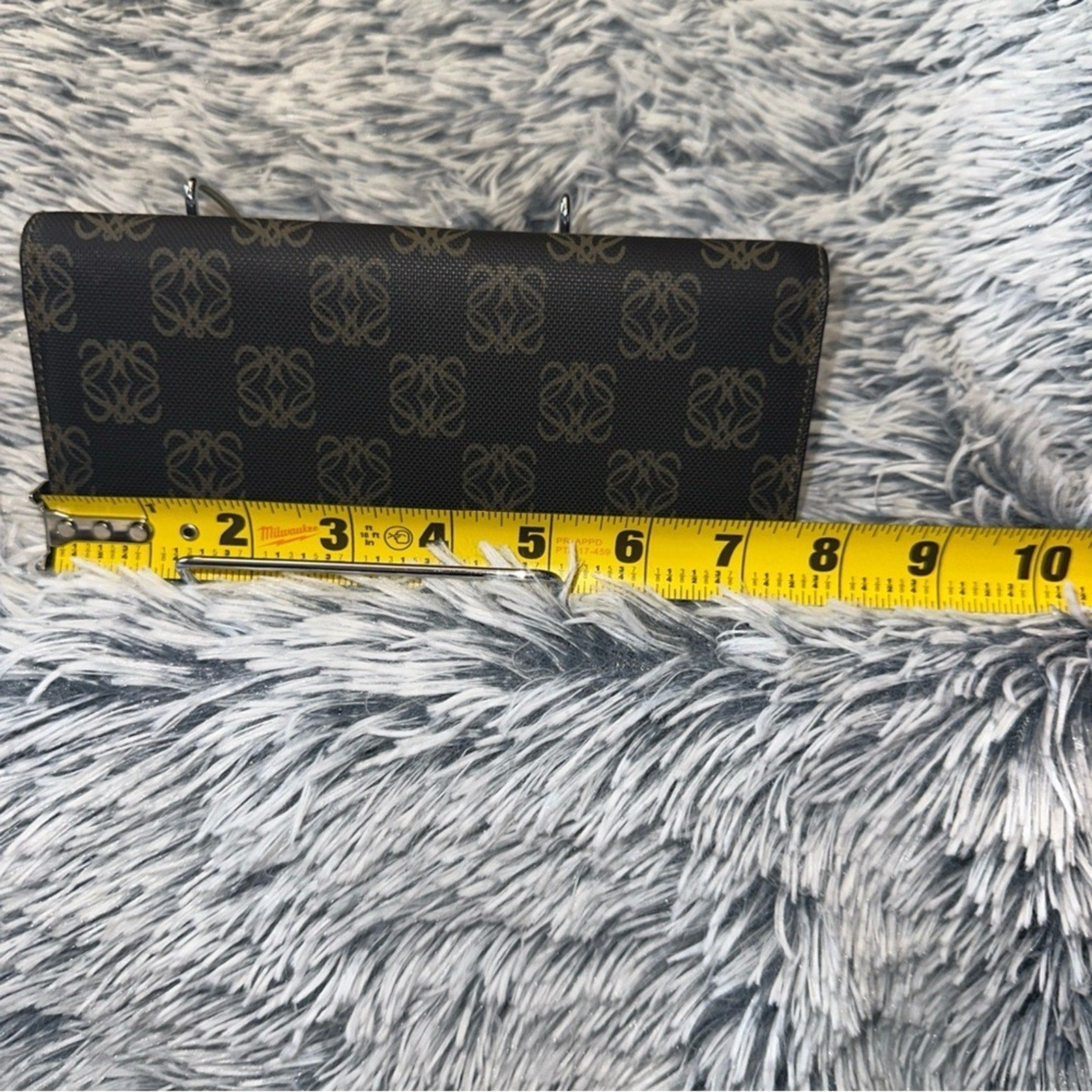 LOEWE AUTHENTIC ANAGRAM CANVAS AND CALFSKIN LEATHER LONG BIFOLD WALLET. EUC.