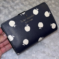 kate spade EUC Staci Medium White Apple Compartment Bifold Wallet NWOT