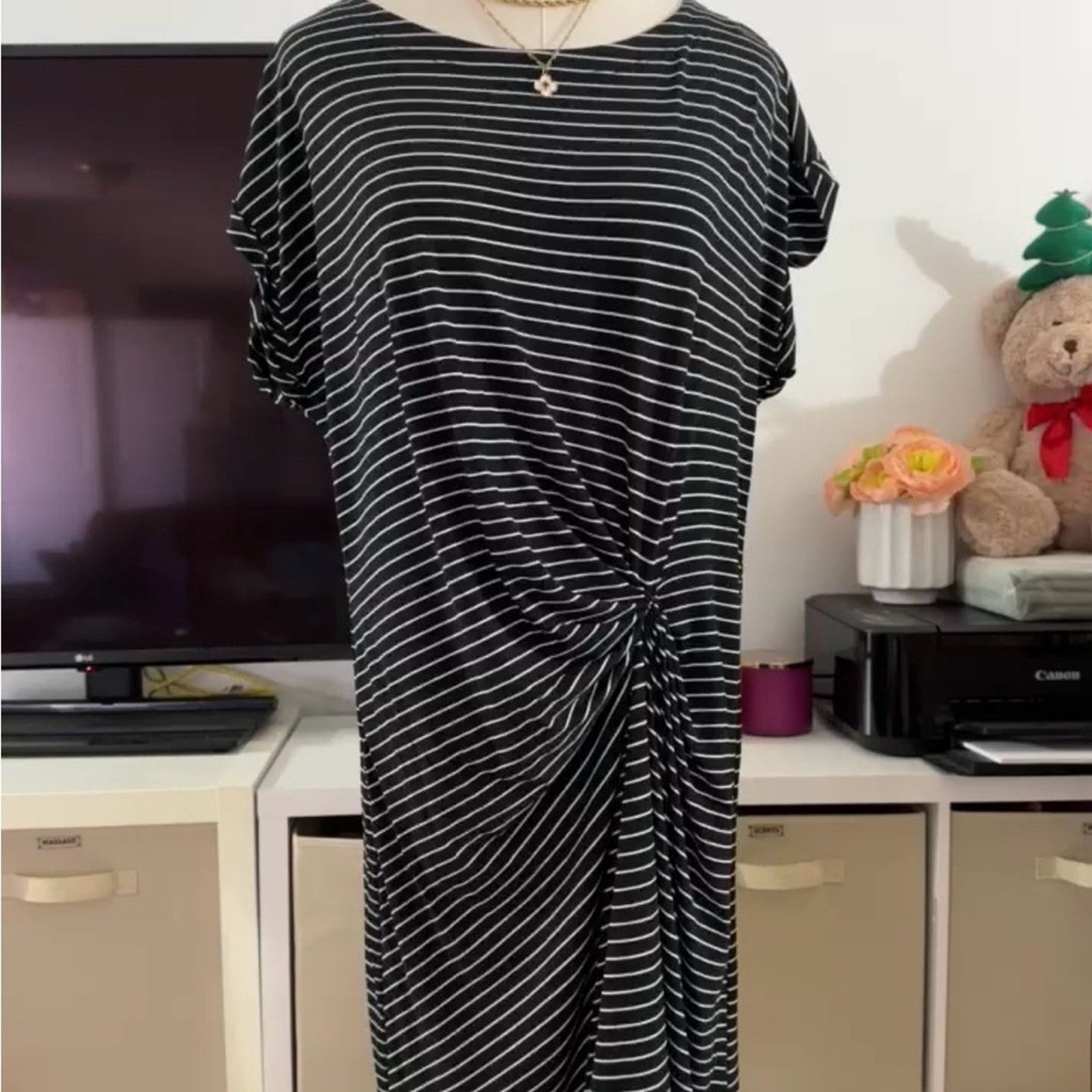 $89 Kenneth Cole Reaction Black White Striped Drapey Dress Large
