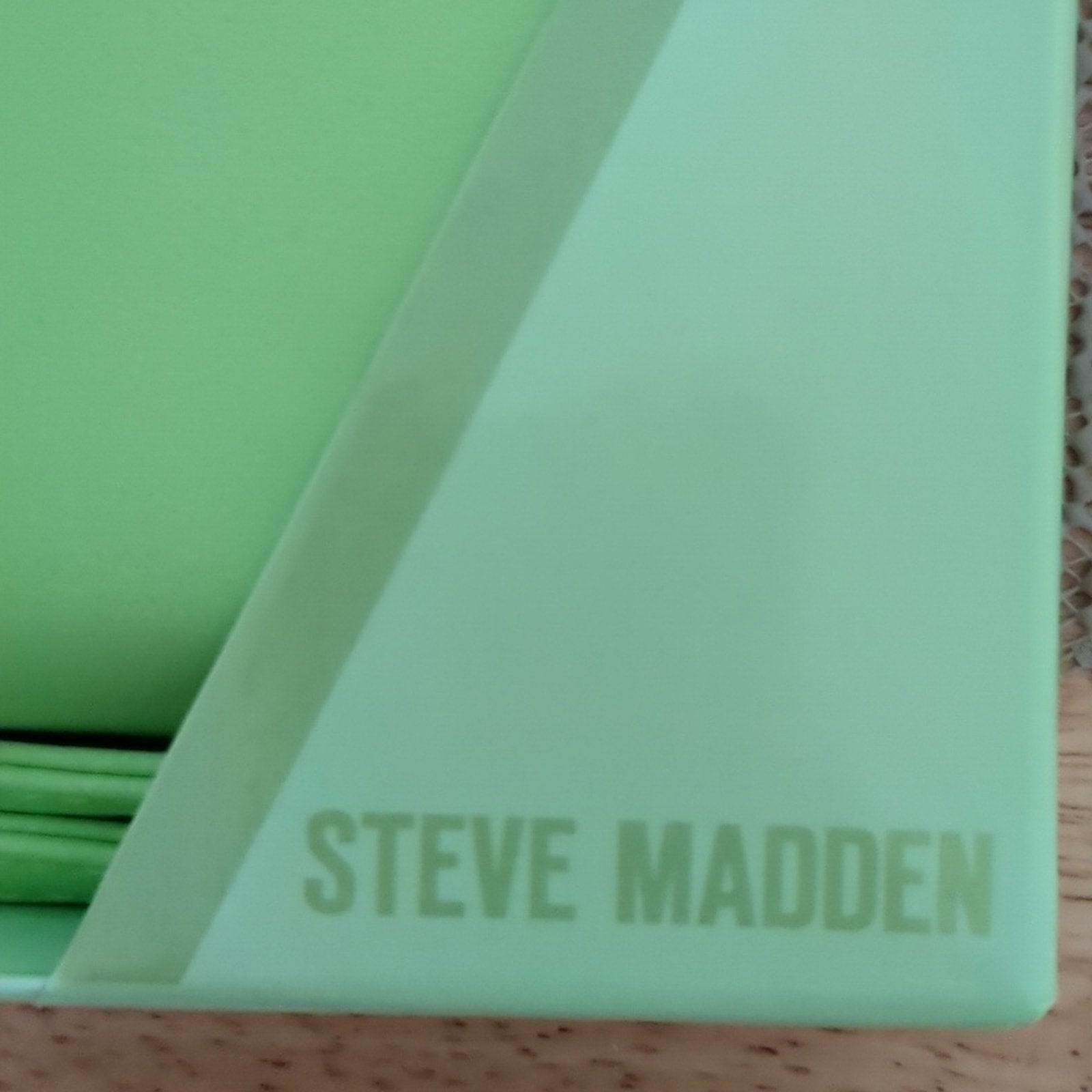 Steve Madden - Zippy boxed wallet in lemon new LEMON LIME - NWT