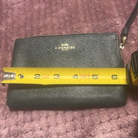 Green Coach Wristlet NWOT; NO CALLOUTS