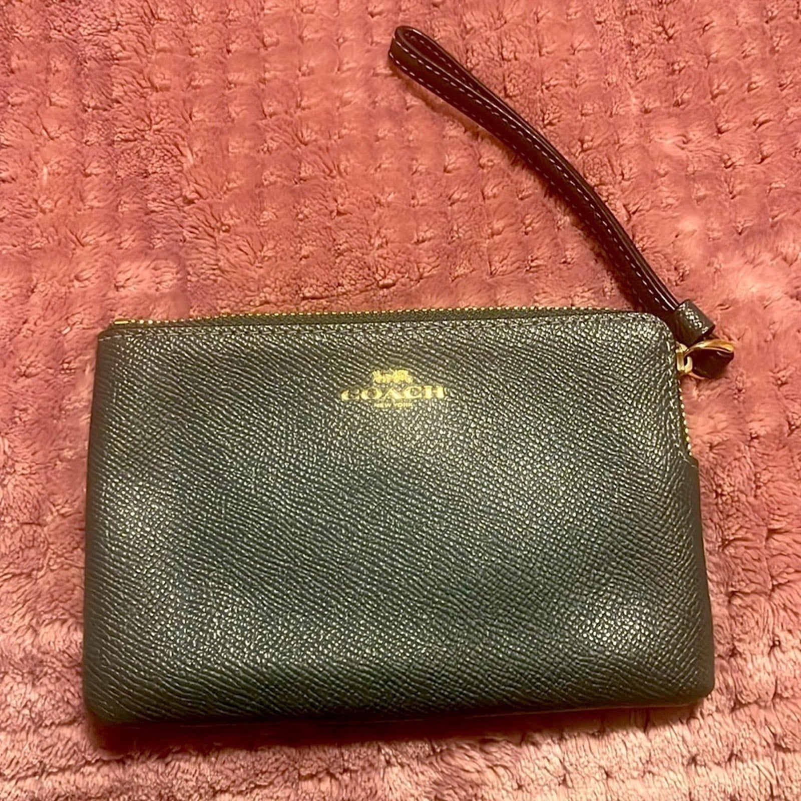 Green Coach Wristlet NWOT; NO CALLOUTS