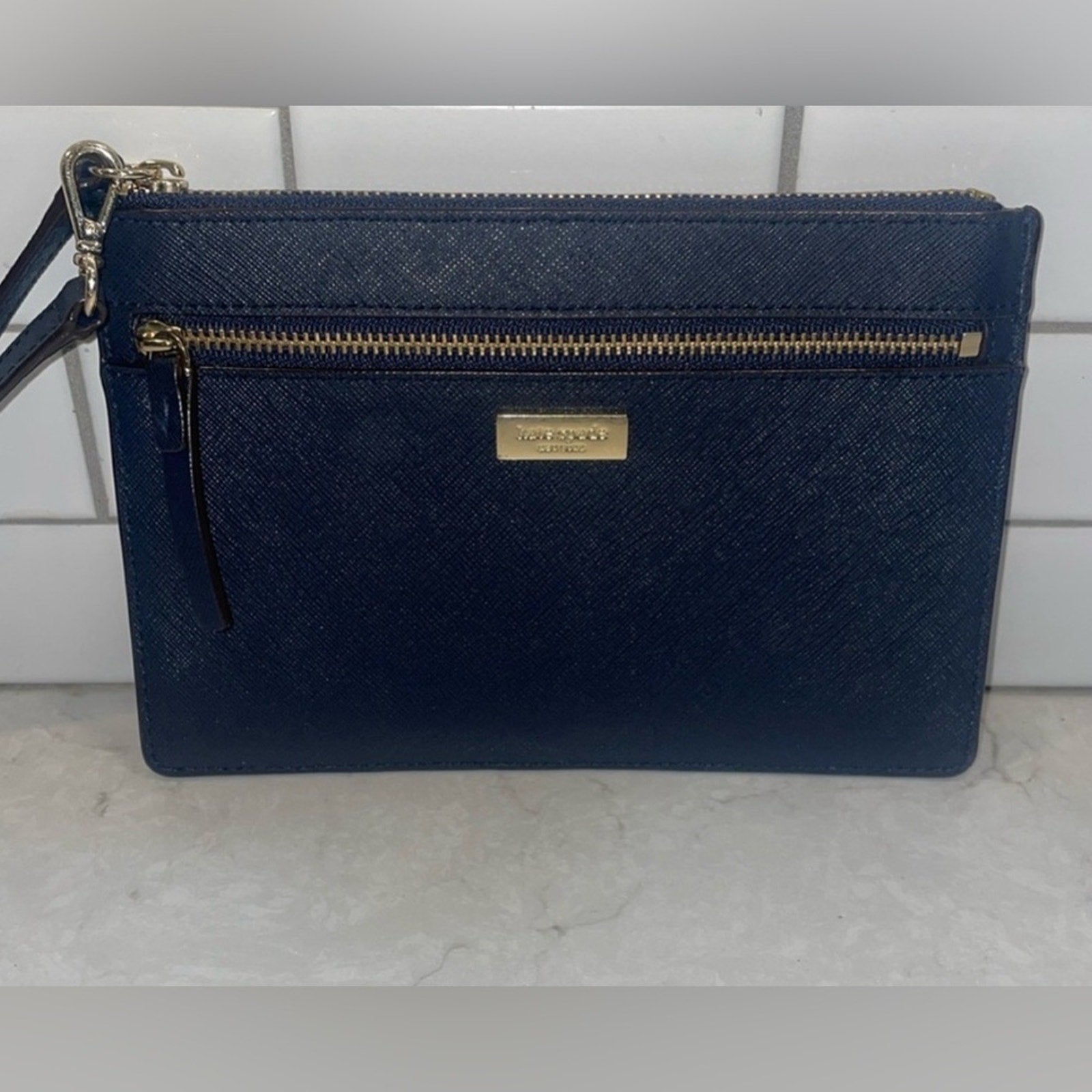 Kate Spade ♠️ Navy wristlet EUC
