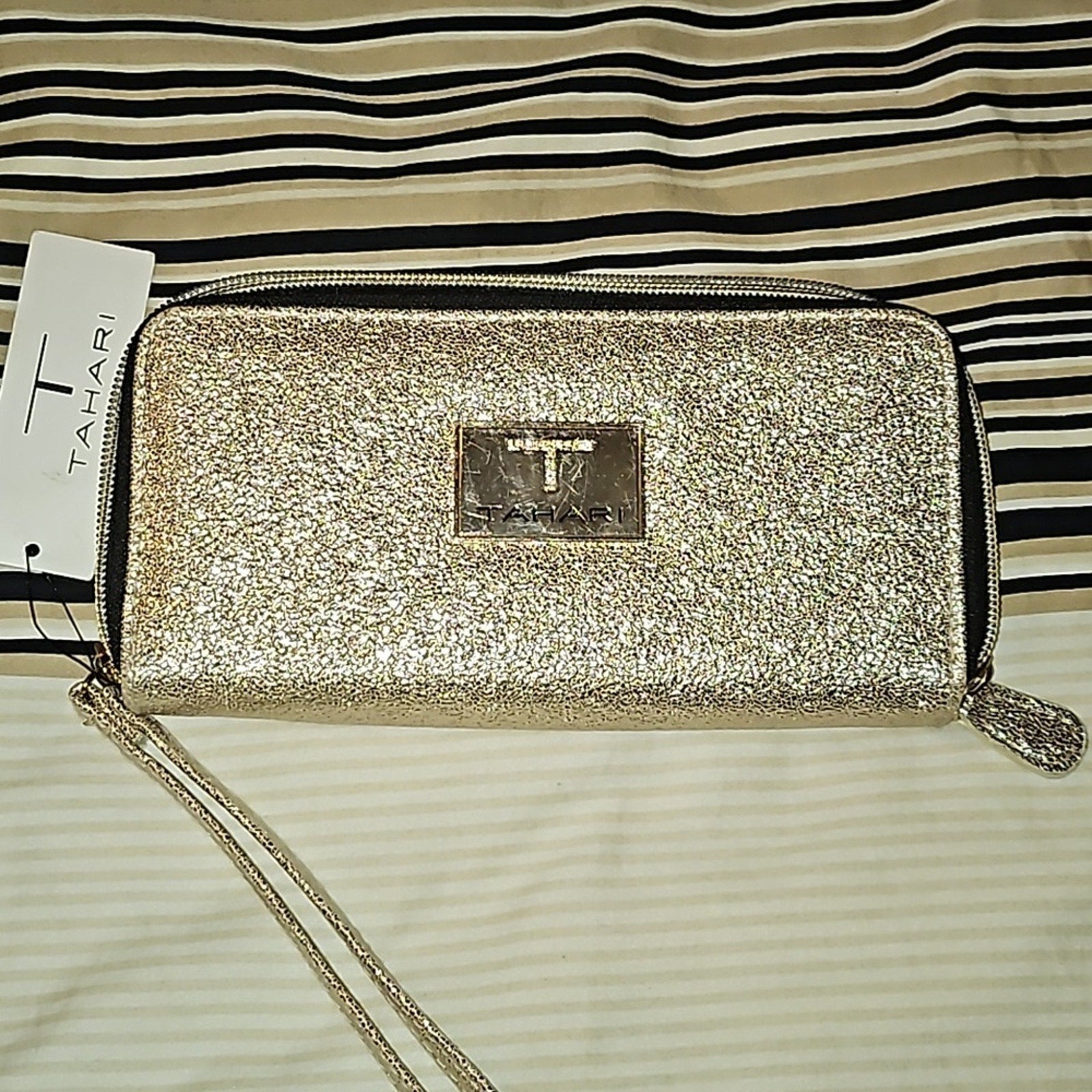 Tahari wallet
