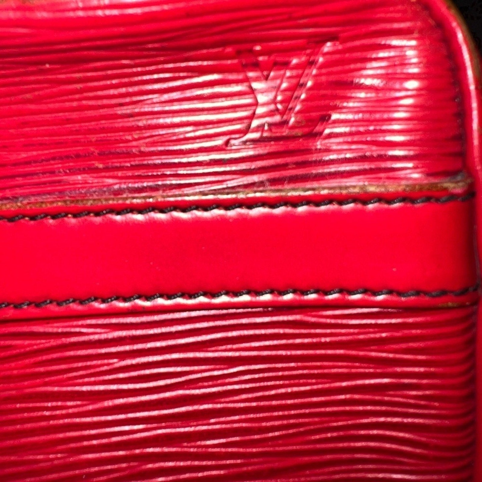 LOUIS VUITTON
Trocadéro leather crossbody bag
Good condition