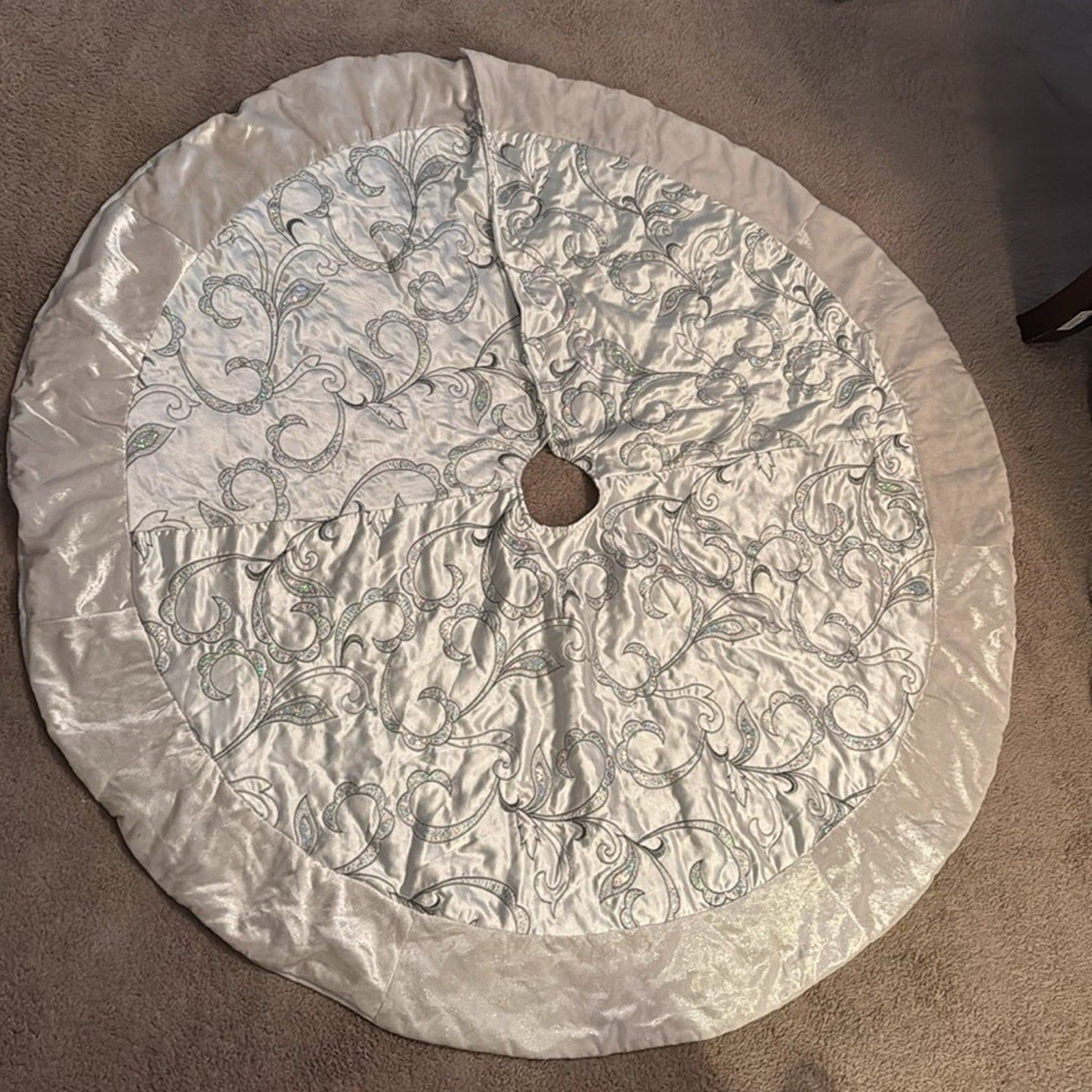 Faux Fur Trim Christmas Tree Skirt, White With Sequin Swirl Pattern - 1.2m NWOT