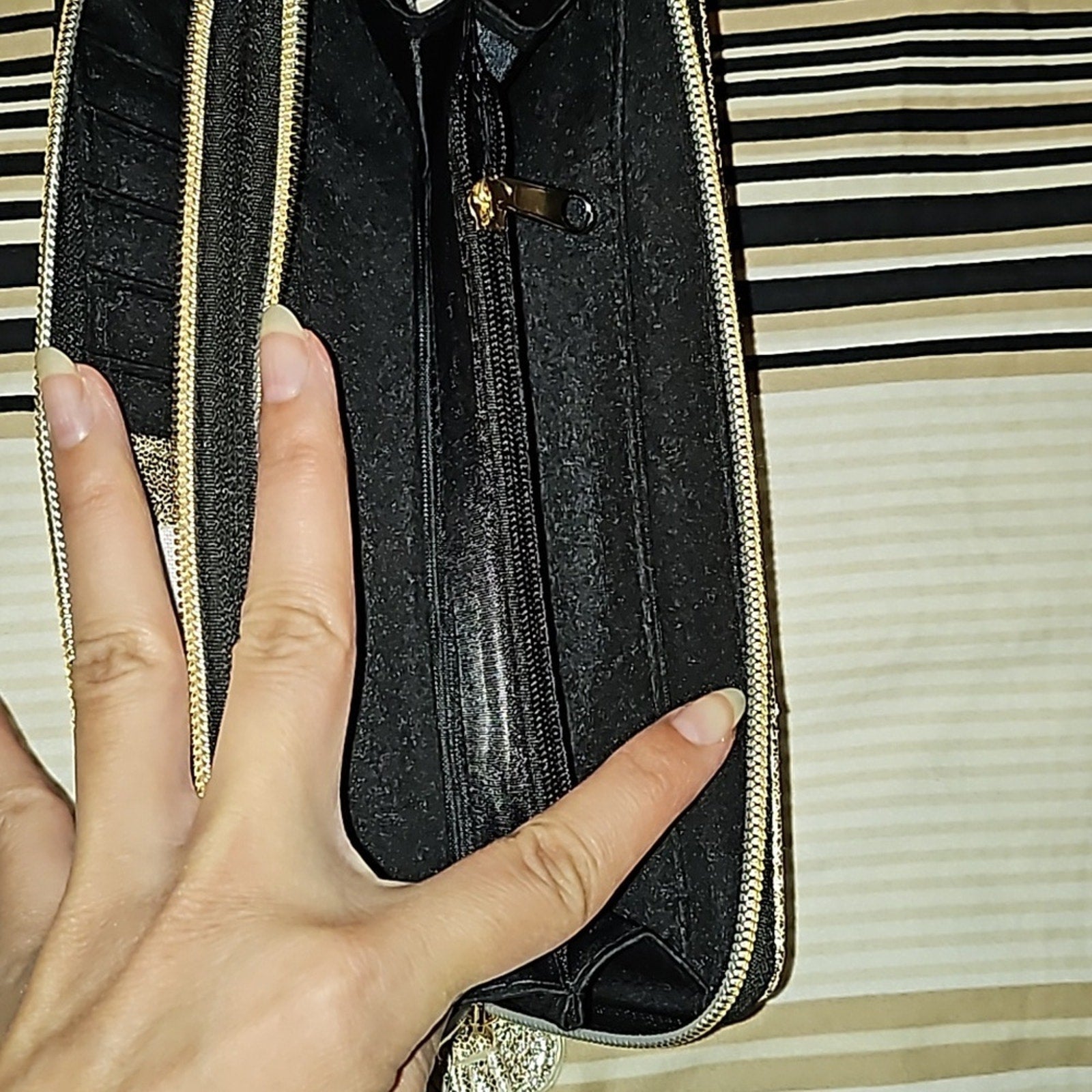 Tahari wallet