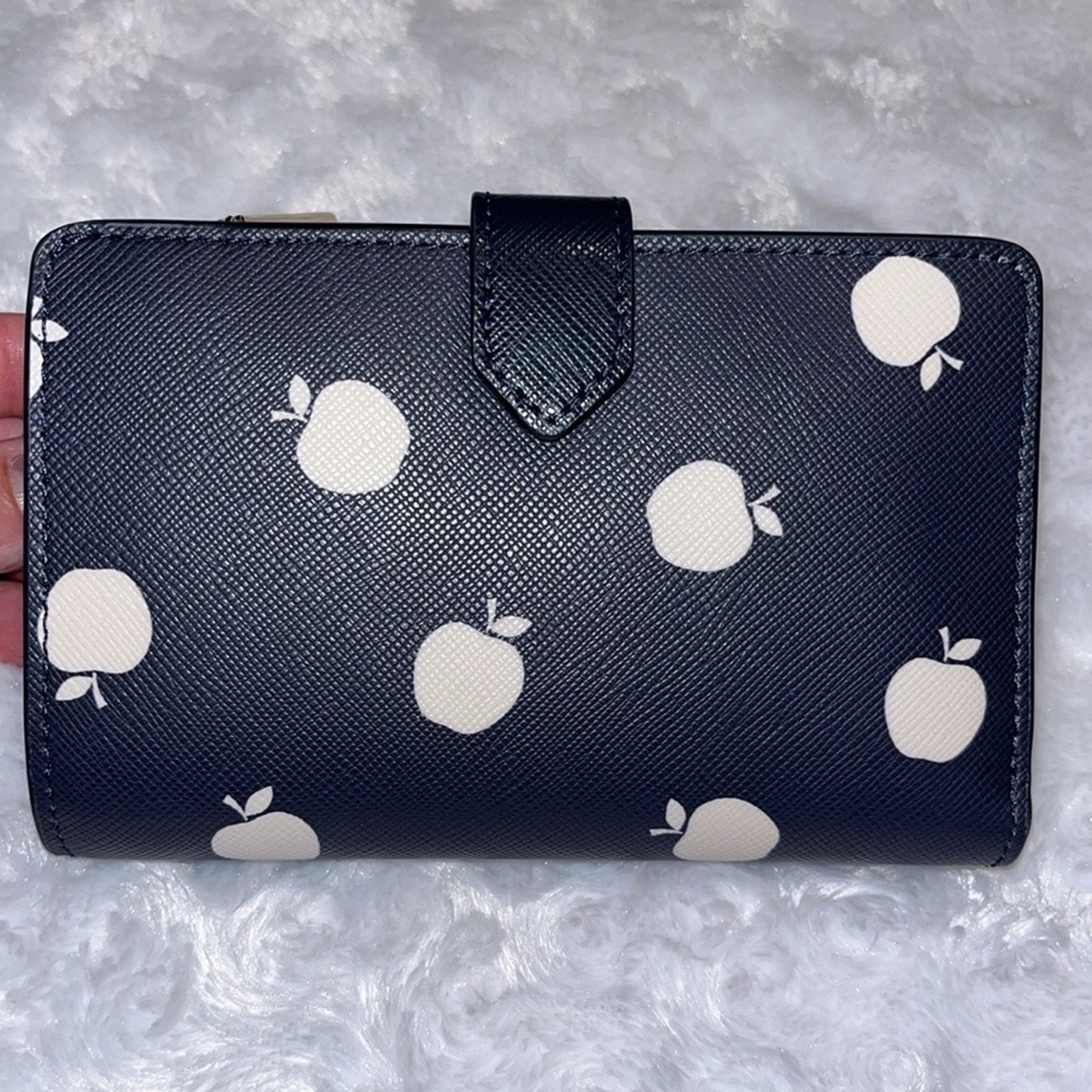 kate spade EUC Staci Medium White Apple Compartment Bifold Wallet NWOT