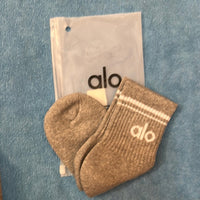 NWT ALO YOGA Unisex Half Crew Socks Icy
Sage White Large