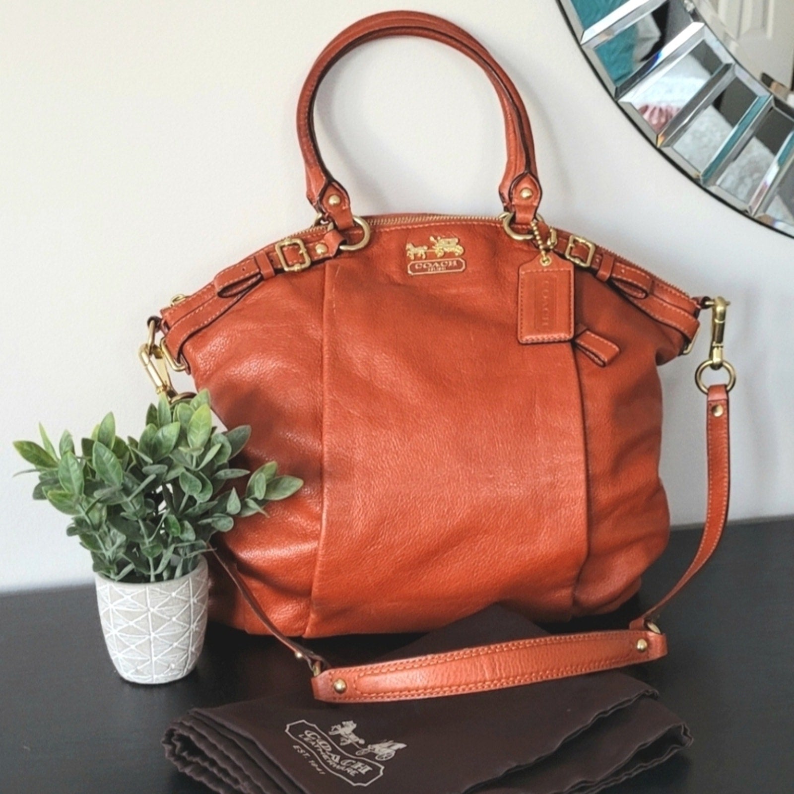 Coach Madison Leather Lindsey Satchel Handbag
SKU 43113 EUC