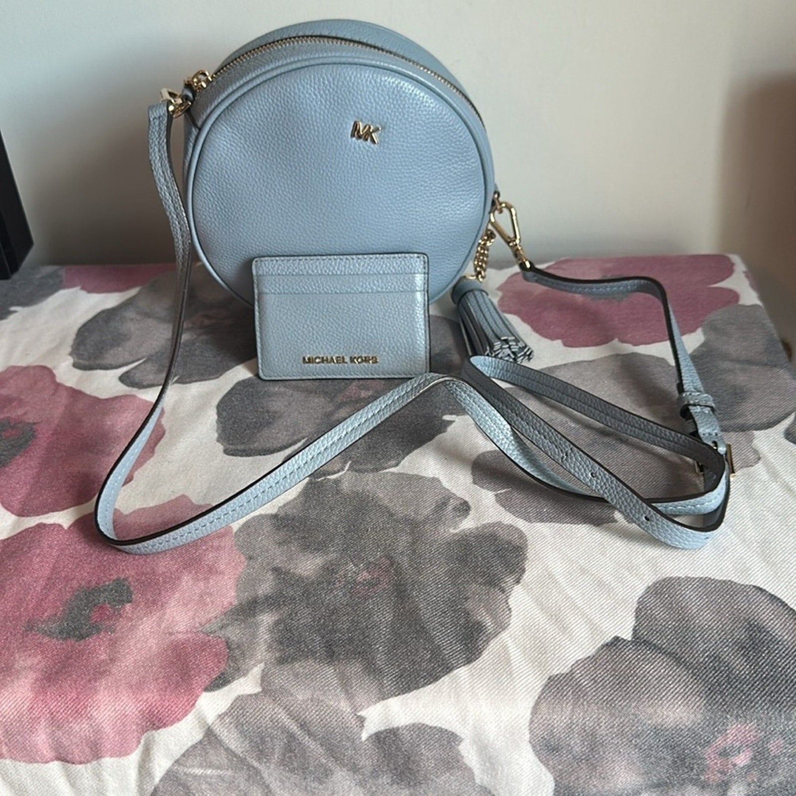 MICHAEL KORS LEATHER CIRCLE CANTEEN CROSSBODY WITH MATCHING CARD HOLDER EUC