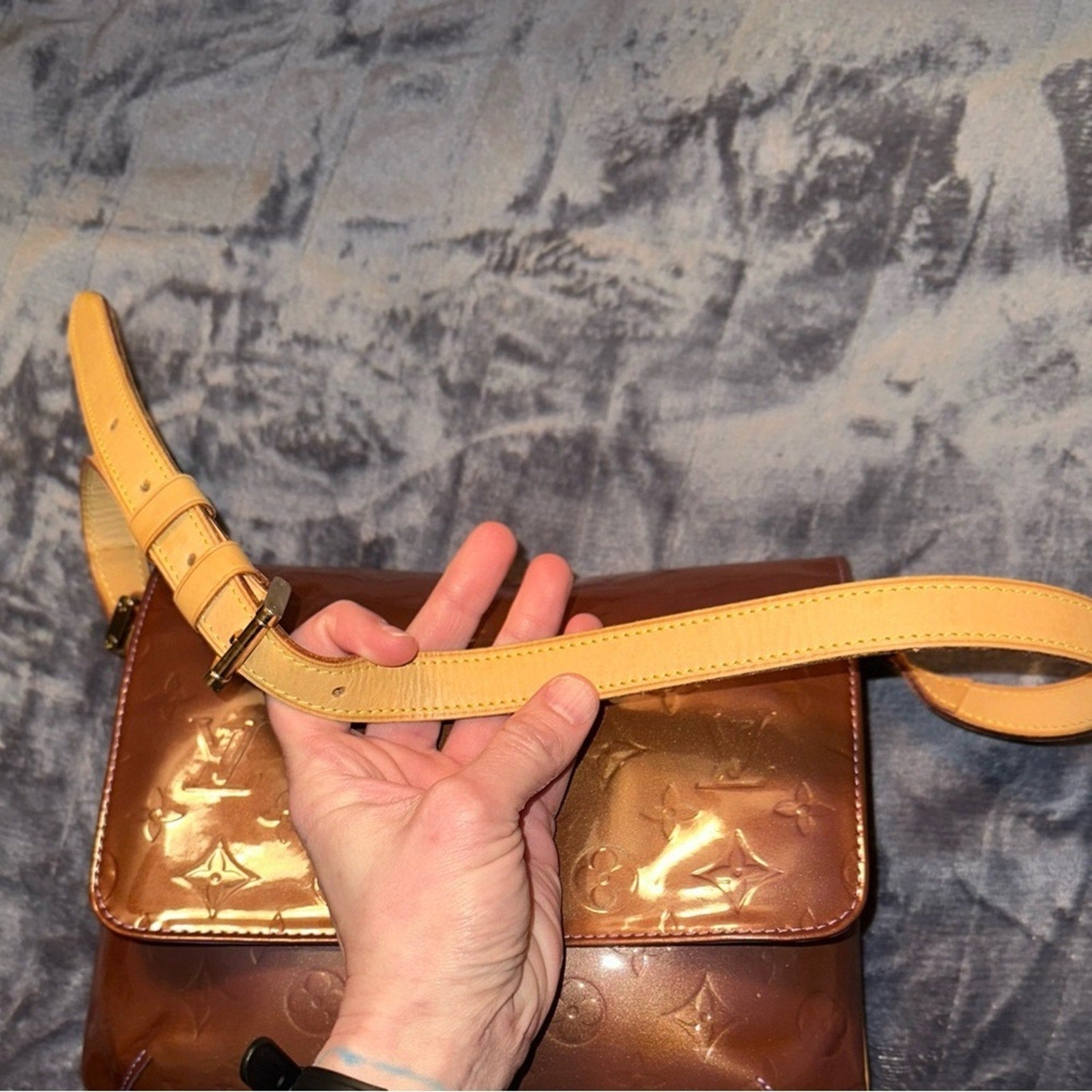 LOUIS VUITTON
Bronze Monogram Vernis Thompson Street Bag