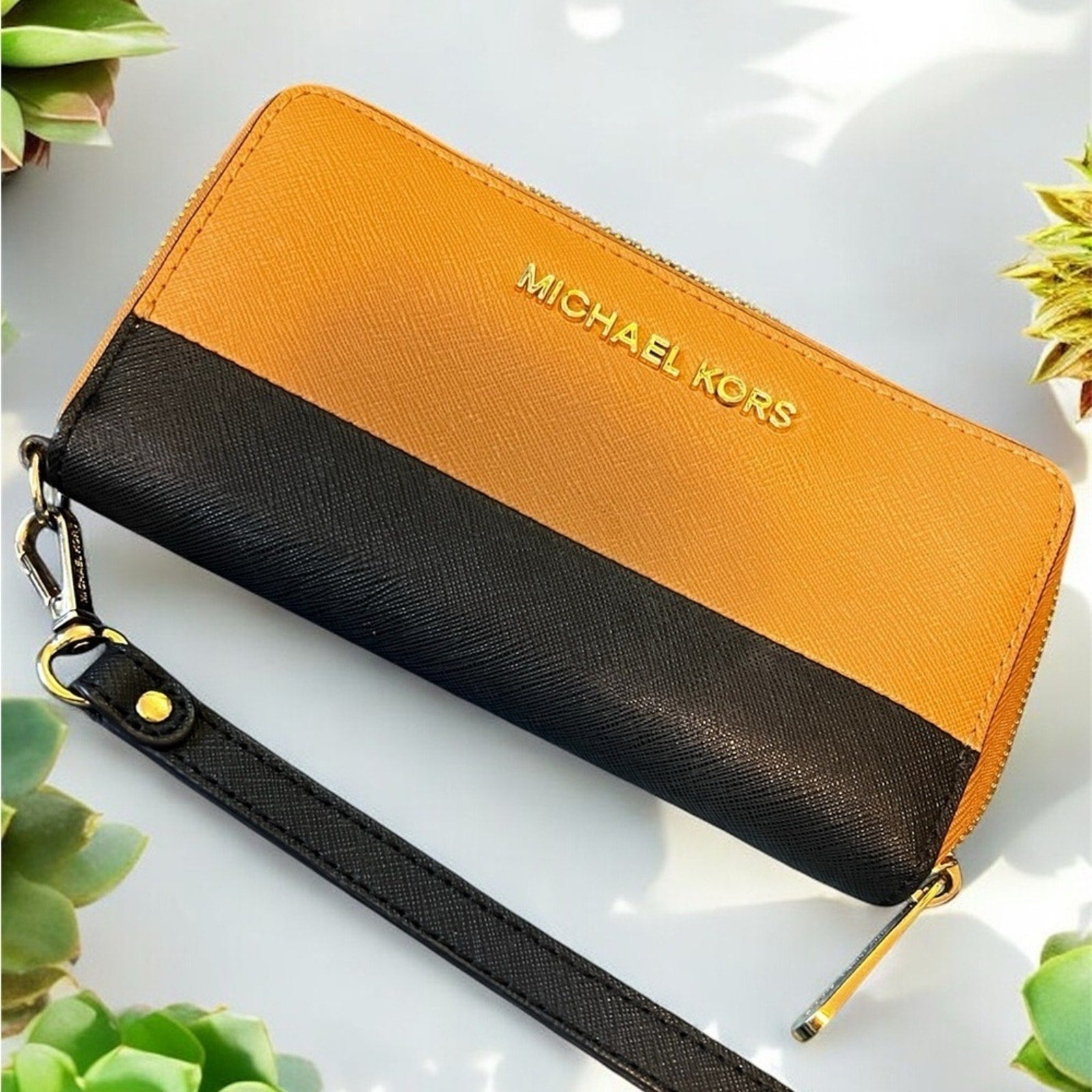 MICHAEL KORS WALLET WRISTLET EUC