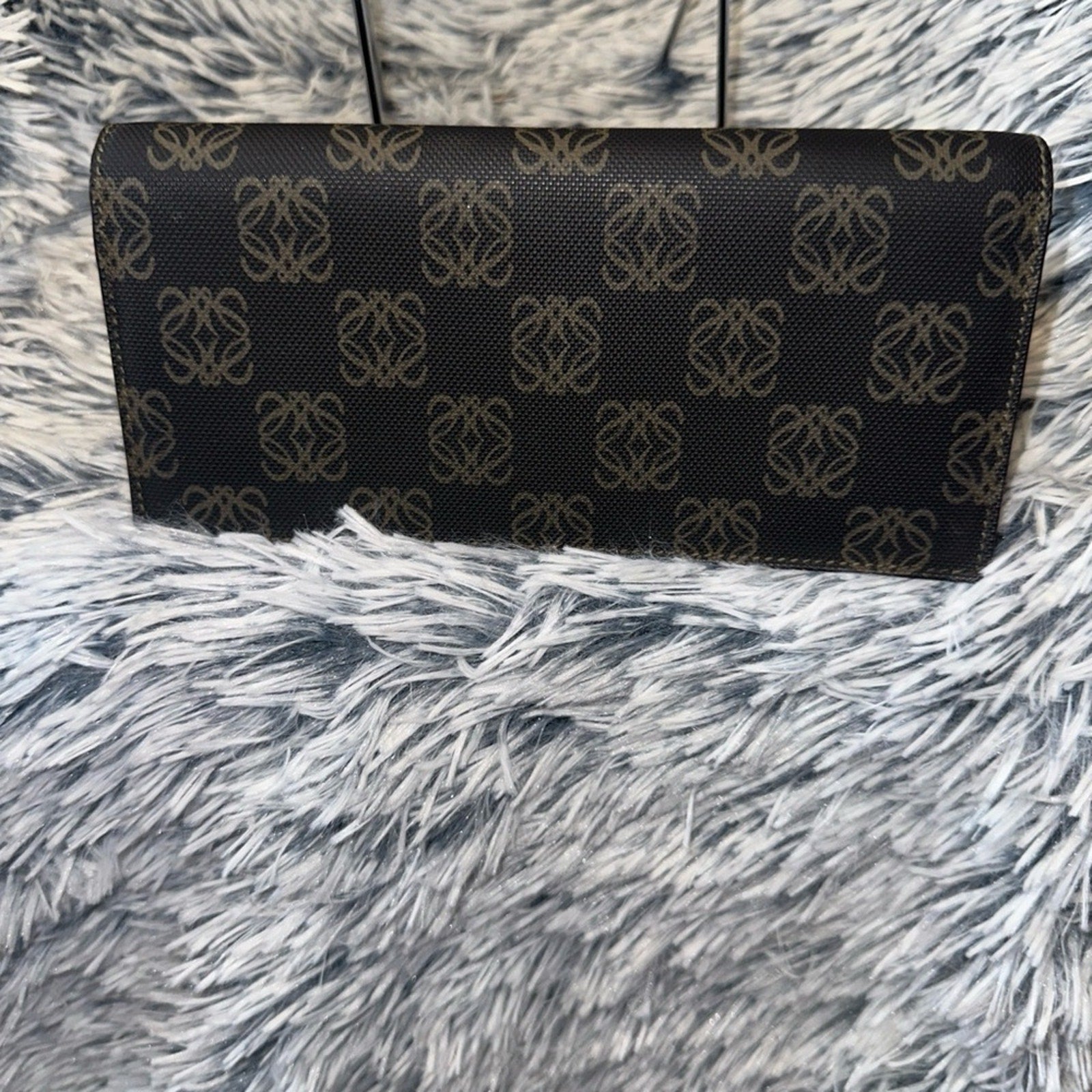 LOEWE AUTHENTIC ANAGRAM CANVAS AND CALFSKIN LEATHER LONG BIFOLD WALLET. EUC.